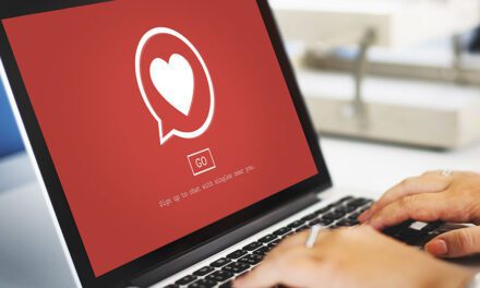 Les célibataires peuvent-ils réellement trouver l’amour sur les sites de rencontre ?