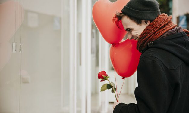 Love Bombing sur les Sites de Rencontre : Comment le Reconnaître